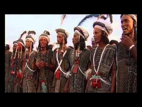 Los wodaabe: mujeres en el poder y un peculiar festival de belleza masculino.