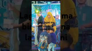 Download lagu Lagi joget sama biduan kena labrak bini, istri mp3 Download lagu Lagi joget sama biduan kena labrak bini, istri mp3