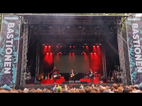 Two Door Cinema Club - Wonderful Life (Live Premiere at Bergenfest)