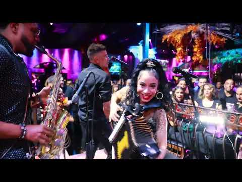 Mama cela en navidad, La inquieta tipica