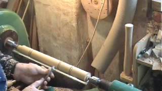 preview picture of video 'How To Turn An Oak Spindle'