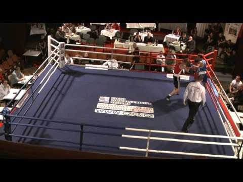 semifinále MCR boxu Jicin 7 12 2013 69kg Mário Baláž vs Patrik Kliment 1kolo