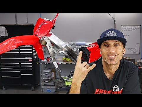 Building a SWEET little red rocket!! 🚀 (CR125 GVWY)