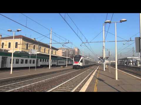 ETR 524 TILO TRANSITA IN STAZIONE A MILANO GRECO PIRELLI. 29 - 12 - 2015.