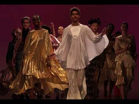 News with video- Zandra Rhodes closing sequence at London fashion week festival