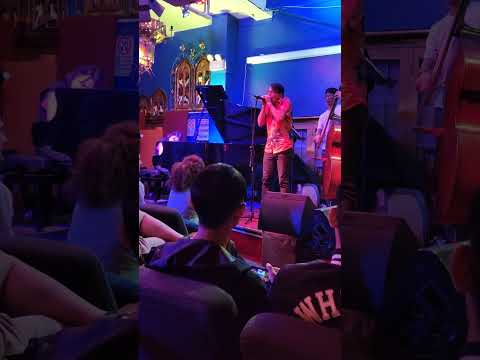 "Começa logo vovô"- Bluesando em Singapura!😉