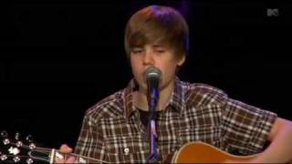 Justin Bieber - One Less Lonely Girl (Live) @ MTV