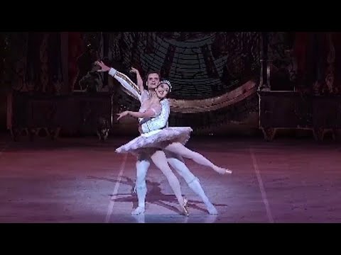 RETURN TO STAGE AFTER ACL SURGERY