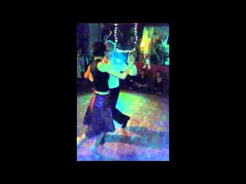 Natalia Aguero &  Fernando Barrios "Gallo ciego" en la milonga  Los trasnochados