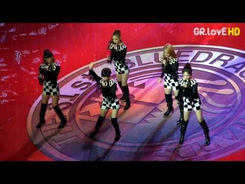 101126 31th Blue Dragon Awards KARA - Jumping