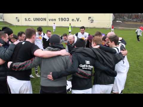 Der FC Teutonia 05 II feiert seinen Auswärtssieg beim SC Union 03 | ELBKICK.TV