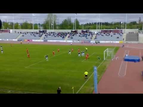 Dritan Stafsula maalaa rangaistuspotkusta