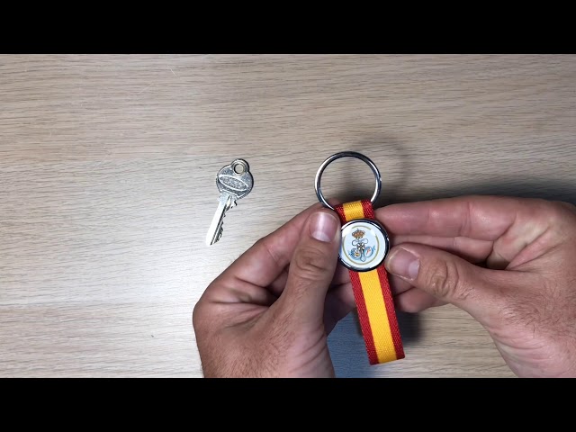 Vídeo relacionado con BDM Llavero España, argolla con el escudo de la bandera de España, Llavero para llaves de coche, casa,.. de hombre y mujer, diseño original.