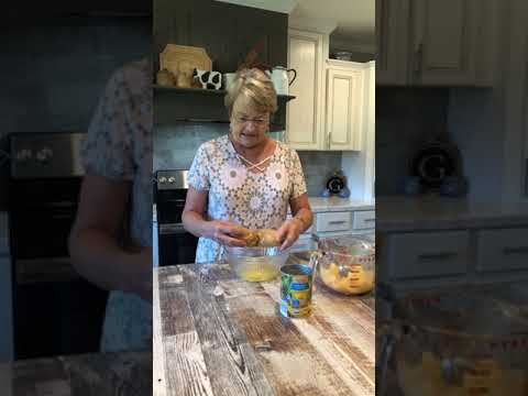 PINEAPPLE CASSEROLE with Mama Sue's Southern Kitchen | Southern cooking | Recipe Ideas