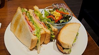 喫茶店で食べたくなったBLTサンド！ベーコンレタスサンド＆サラダ。相棒はクリームメロンソーダー
