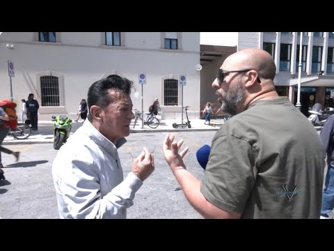 Beccato a derubare i turisti, Antonio affronta il borseggiatore: "Rovini l'immagine di Bari"