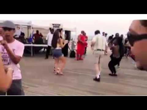 download lagu mp3 mp4 Gogo On The Beach, download lagu Gogo On The Beach gratis, unduh video klip Gogo On The Beach