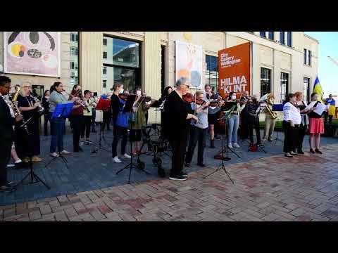 Ukraine national anthem 02 04 22 Civic Square Wellington