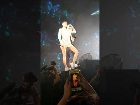 G-Eazy and Halsey perform "Him & I" at Virginia Beach Endless Summer Tour 2018