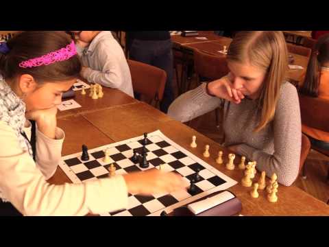 žiačky 3.1.    Lucia Ševčíková - Dominika Tomčíková  0 : 1