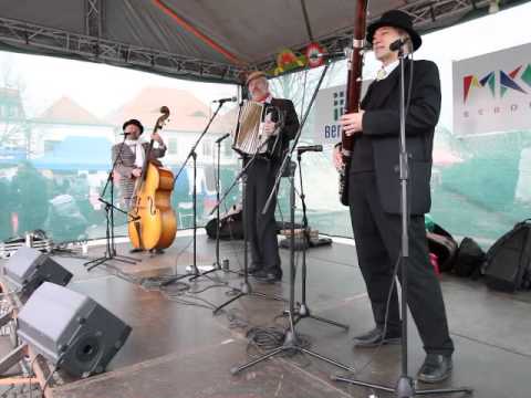 Fiakr - Husovo nám. Beroun 2016 - Chytila patrola prostitutku