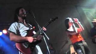JAKA Feat FREAKY BEA & DUBWISEGANG Live @ Cannabis Tipo Forte 2006 (BO).mpg