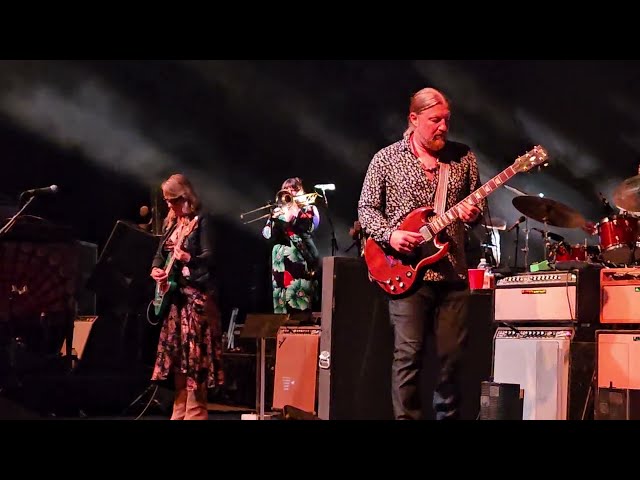 2025.08.13 - Los Angeles - Bell Bottom Blues>Why Does Love Got To Be So Sad