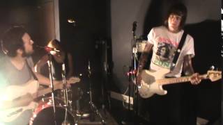 Girl Tears - Uneasy (Live Sessions.)