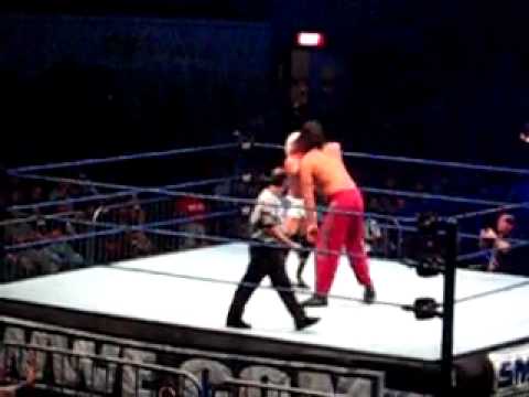 YouTube - Dolph Ziggler vs. The Great Khali Live Event Ending Moments.flv
