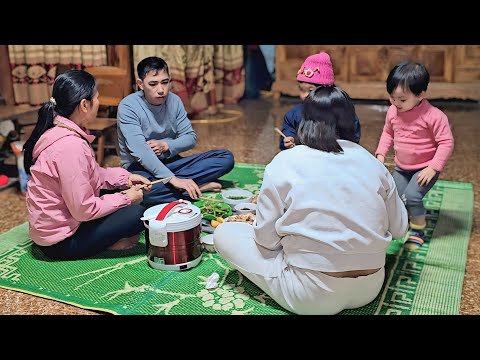 Accepting Hối's mother's invitation, Thu and her whole family went to Hối's house for dinner.