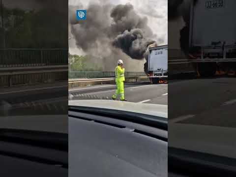 Camión se incendia en plena carretera entre Chillán y San Carlos