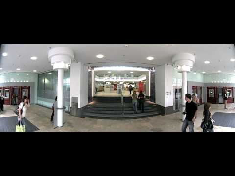 Eine Hemispheric Kamera sichert den kompletten Eingangsbereich einer Bank