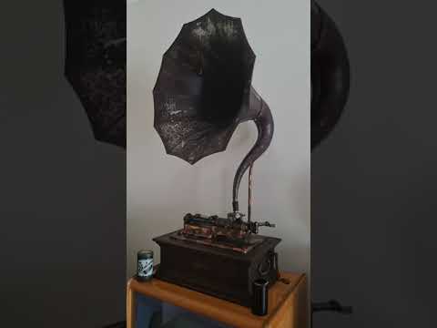 Edison Ideal phonograph playing OH ! The Scenery Miss Florrie Forde Sterling cylinder record 396
