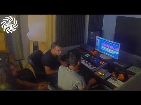 Upgrade & Bizarre Contact at the Studio