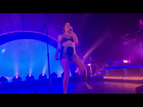 Tove Lo performing Sweet talk My Heart- OPENING NIGHT- Sunshine Kitty Tour 2020