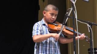 preview picture of video '2013-08-03 JrJr - Rafael Contreras  - Ukiah Fiddle Contest 2013'