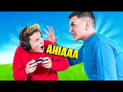 IL MIO AMICO KAZU MI PICCHIA perchè URLO alle 3 DI NOTTE!! 😂 Fortnite