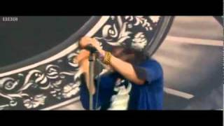 The Dead Weather - Hustle And Cuss (Live at Glastonbury 2010)