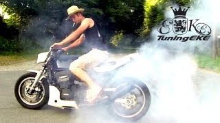 preview picture of video 'Extreme burnout motorcycle Junkers Days 2013 Tage des Donners'