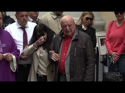 Pohřeb Aničky Slováčkové (†29) semkl rodinu: Sbohem, naše Aničko! Felix mladší nesl rakev