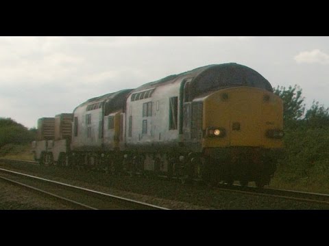 Prestatyn 7.9.2016 - DRS 37605 & 37059 on Valley flasks - class 37