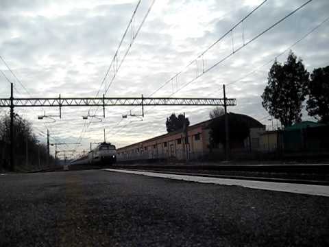 Carrozze ESCI + ex ESCI + Xmpr + E444.005 + E402B (IC 590 Salerno - Milano Cle)