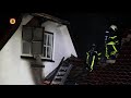 De brandweer bluste het vuur bij het huis aan de Voorstraat in Almkerk