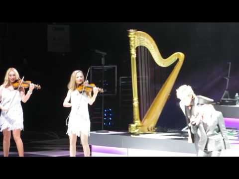 Rod Stewart & Cyndi Lauper perform "This Old Heart of Mine" Xfinity Center 15th July 2017