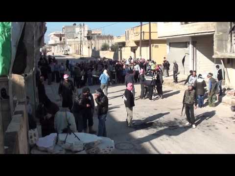 مظاهرة في مدينة الرستن تحيي الجيش الحر بعد السيطرة على إحدى النقاط العسكرية في المدينة بقيادة الملازم اول فايز العبد الله