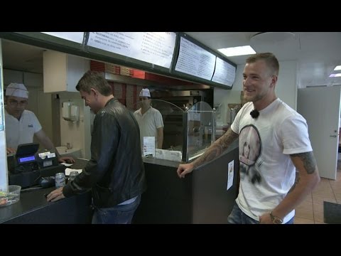 John Guidetti bjuder Patrick Ekwall på kebab i Rissne - TV4 Sport