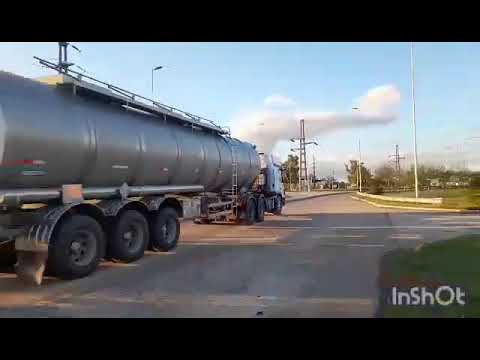 CAMIONES EN CRUCE DE RP158 Y RN19 , SAN FRANCISCO , CORDOBA , ARGENTINA , VIDEO 193
