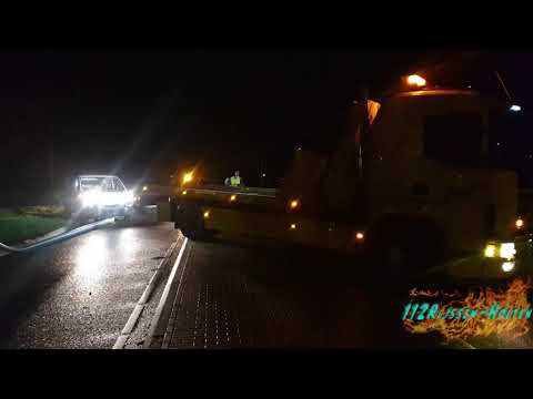 Holten- auto rijdt lantarenpaal uit de grond op de Drostenstraat