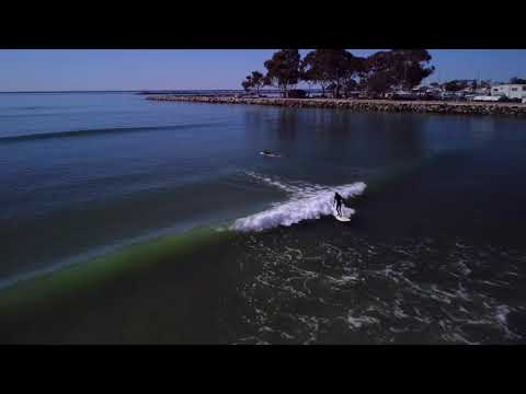 Captures de drones de vagues calmes et amusantes à Doheny State Beach