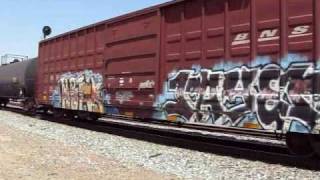 preview picture of video 'BNSF 971 W meets BNSF 7673 E @ Corcoran CA [HQ-062]'